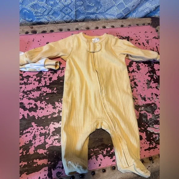 LOT of 2 white & yellow MODERN MOMENTS sleeper/sets sz NB - Gender Neutral - Picture 4 of 7